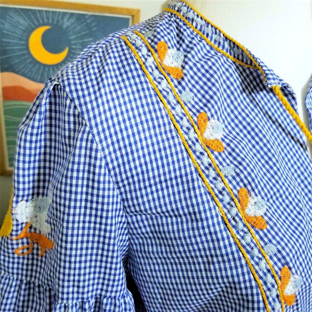 Top, Blouse. Blue & White Gingham. Embroidered. Jennifer & Grace. - Picture 6 of 16